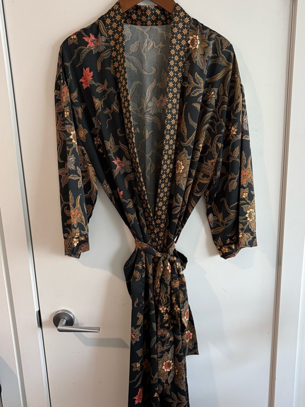 Men’s Floral Satin Kimono Robe
